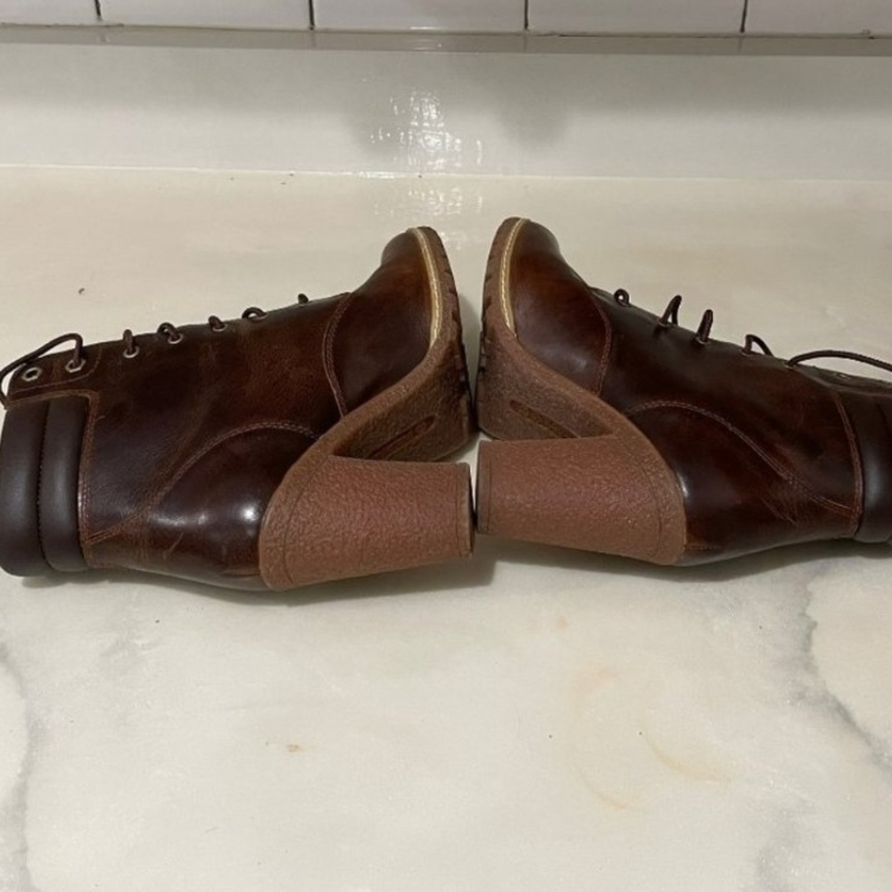 Timberland Brown Lace Up Boots with Chunky Heel and Vintage Finish - Picture 4 of 8